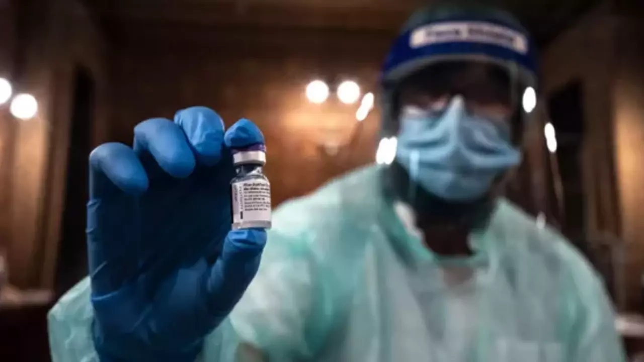 1633664674285867.jpg 美國藥廠輝瑞(Pfizer)10月7日宣布,已正式向美國食品暨藥物管理局(FDA)申請旗下新冠疫苗對5至11歲兒童接種的緊急使用授權(EUA)。.jpg