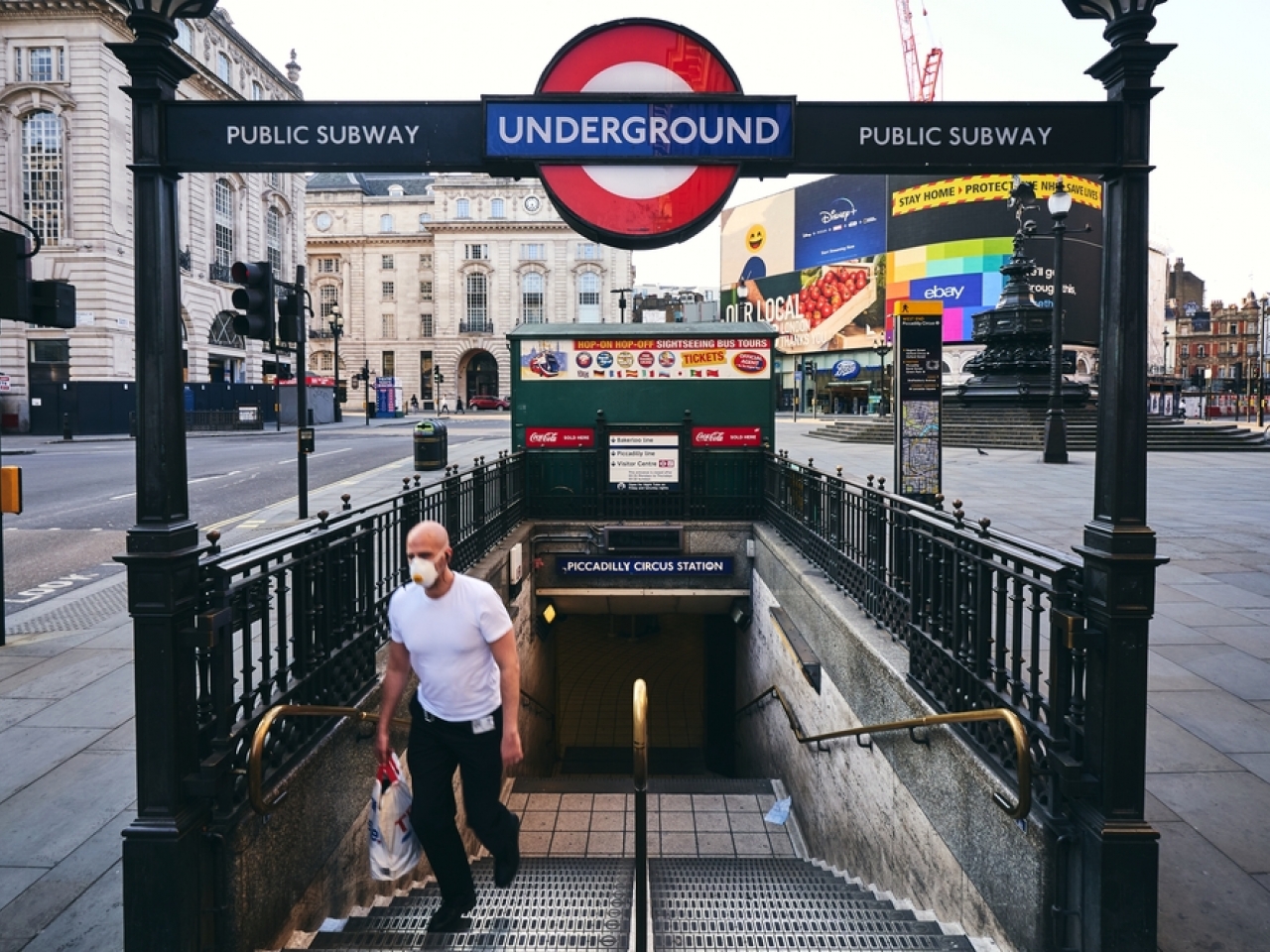 1634095486894199.jpg 報告形容新冠疫情是一個世紀以來,英國在和平時候遇到的最大挑戰。.jpg