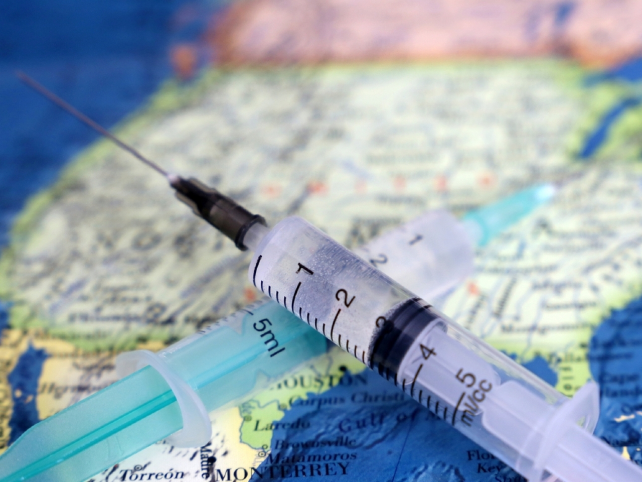 1634350538120888.jpg 報道指白宮將公布符合入境接種要求的新冠疫苗種類及其他細節。(.jpg