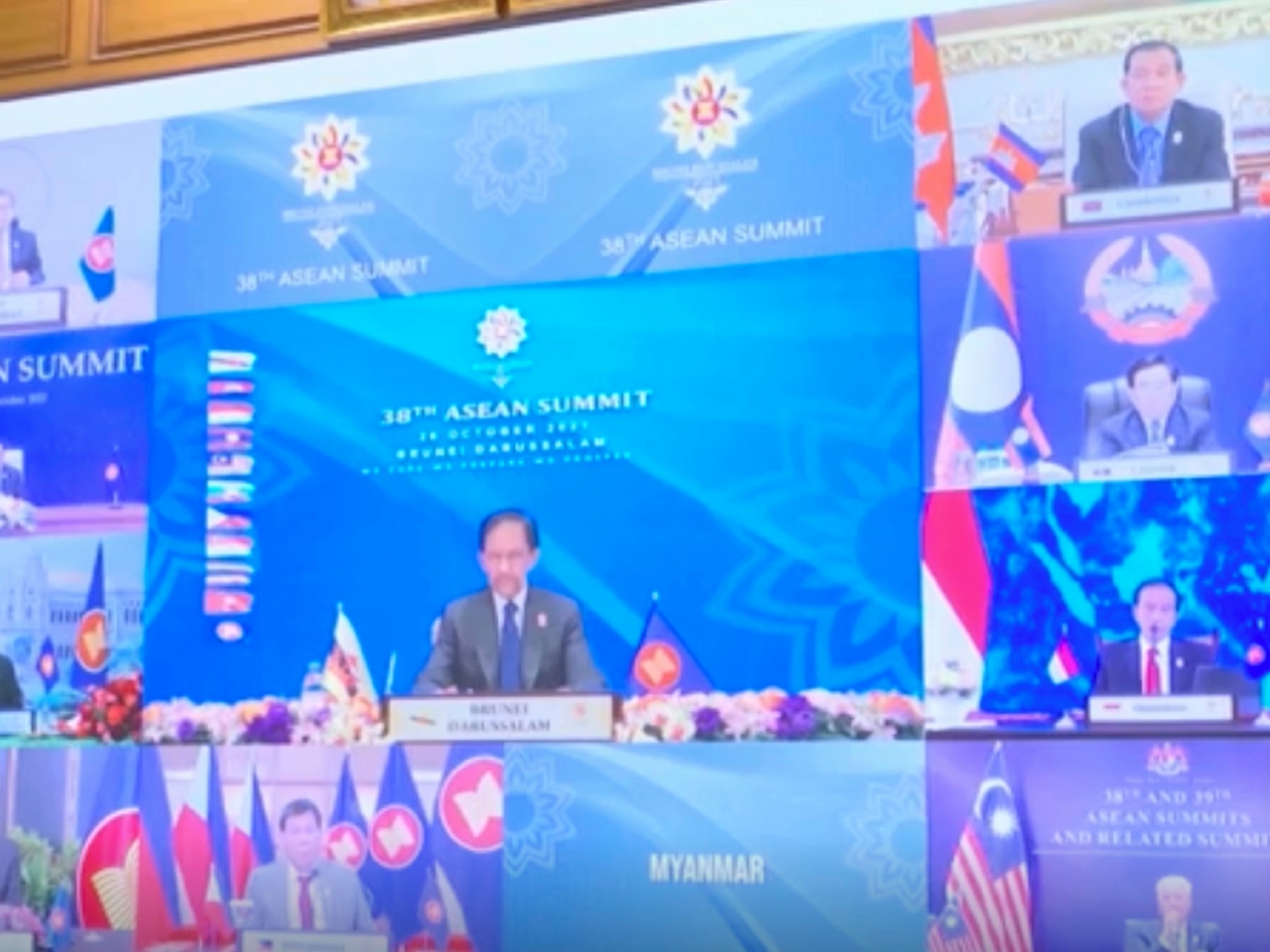 1635476914406761.jpg 受新冠疫情影響,上半年東盟峰會未能舉行,因此兩屆峰會在下半年以視像會議方式依次舉行。(美聯社資料圖片).jpg