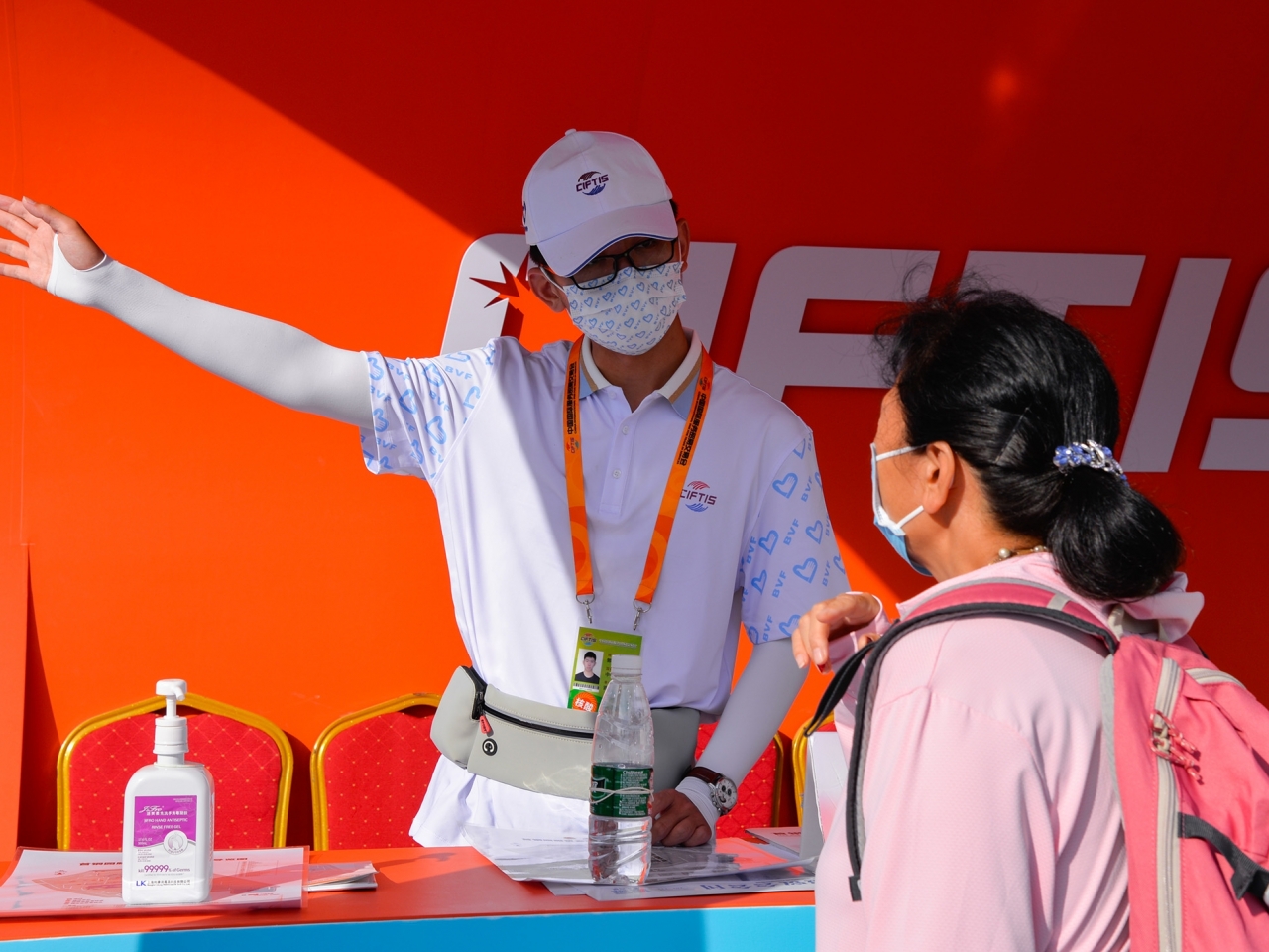 1637461840613486.jpg 國家衛健委稱將密切關注各地疫情發展形勢,全力做好常態化疫情防控及突發疫情處置工作。(新華社資料圖片).jpg