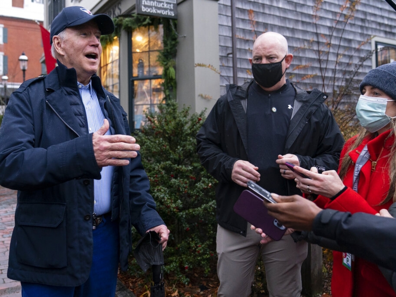 1637988391317621.jpg 拜登呼籲其他國家免除新冠疫苗的知識產權保護,以應對新變種病毒。(美聯社).jpg