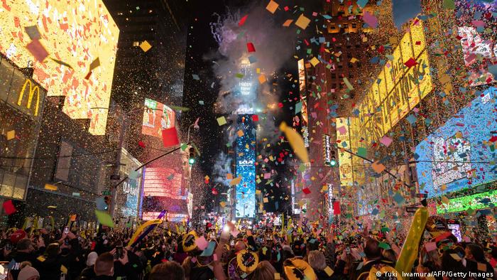 1641098611368107.jpg 紐約時報廣場1.5萬人迎接新一年 出席者須已打針.jpg