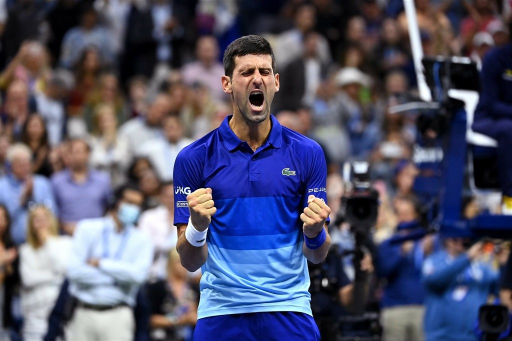 1641518970498235.jpg 世界球王喬科維奇(前)將爭取在10日舉行的聆訊推翻禁止他入境澳洲的決定。.jpg