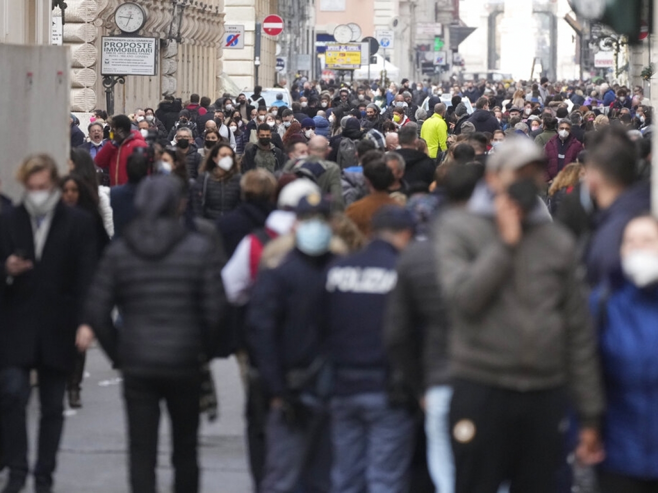 1641518990949997.jpg 意大利單日新增確診數字再創新高。(美聯社資料圖片).jpg