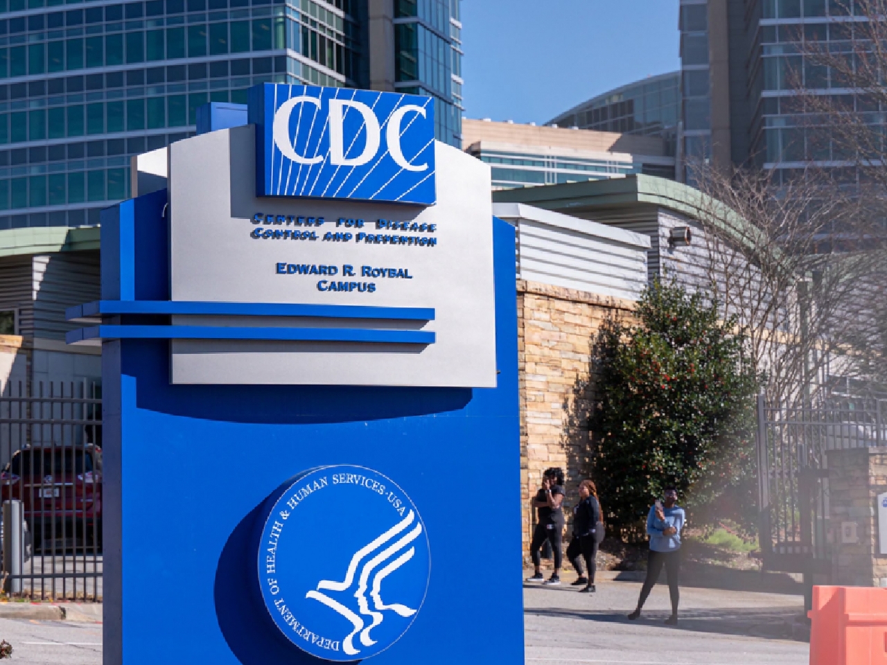 1642822365783774.jpg 疾控中心專家表示研究表明加強針的重要性,呼籲民眾如果具備打加強針的資格,就應該去注射。(shutterstock).jpg