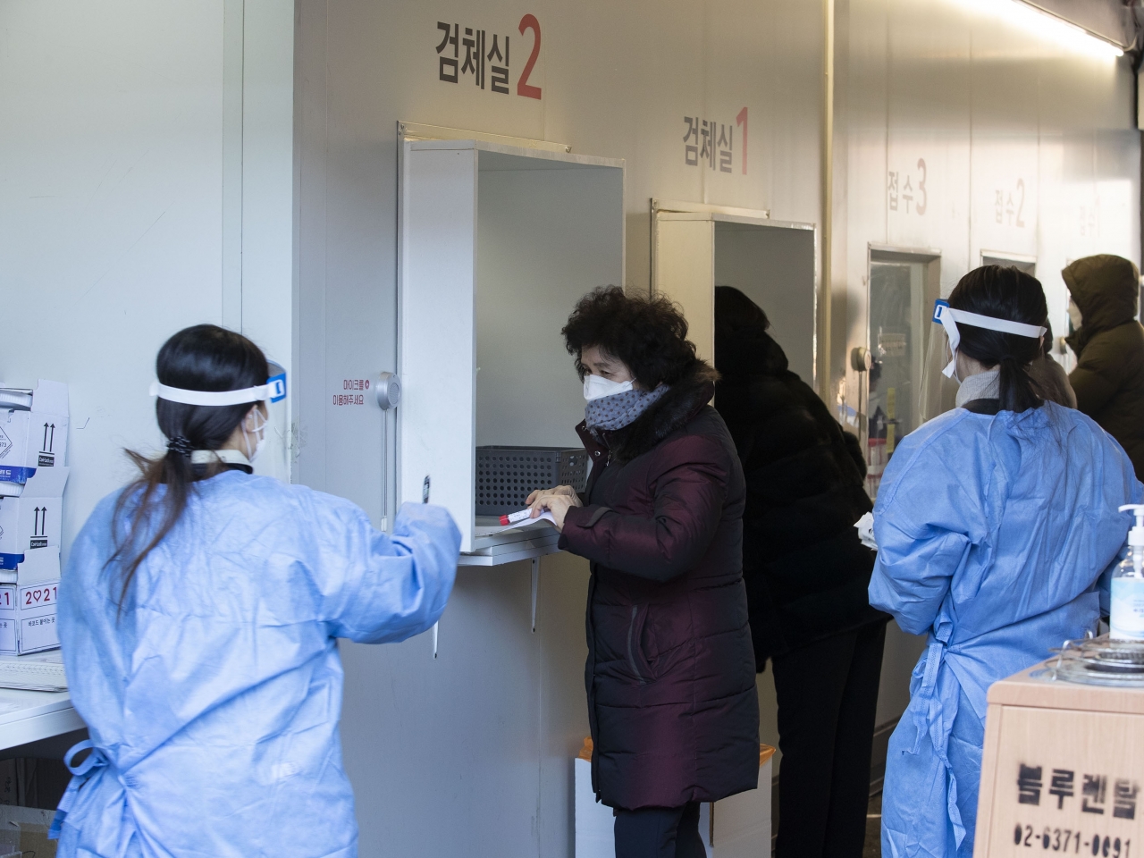 南韓單日確診個案創新高，新增逾4萬9千宗。（新華社資料圖片）.jpg