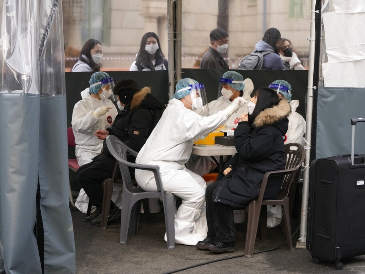 南韓連續多日錄得超過5萬宗確診個案。（美聯社資料圖片）.jpg