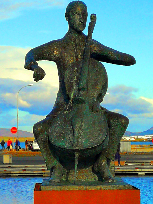 013演奏雕像（摄影：冯赣勇）.jpg