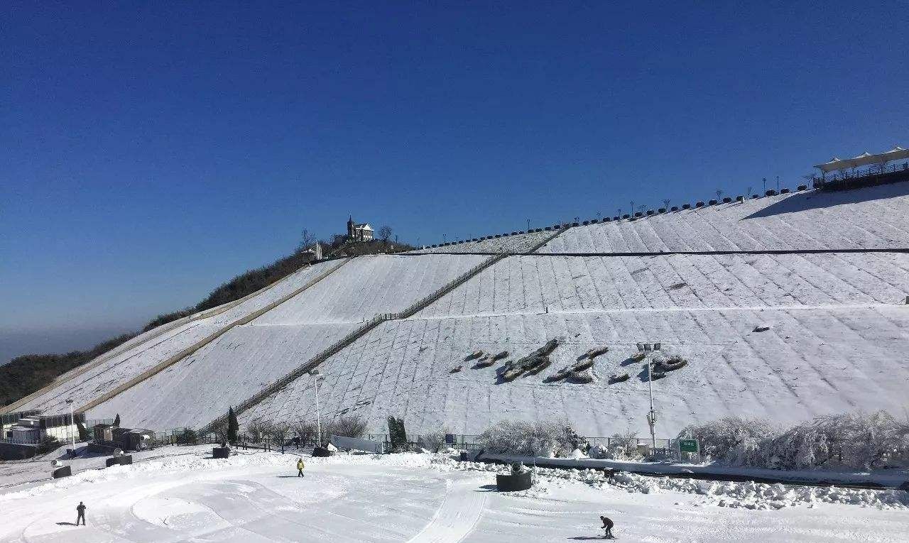 安吉江南天池滑雪场.jpg