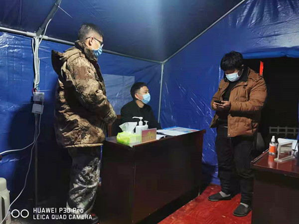 中高风险人员测量体温扫码排查_副本.jpg