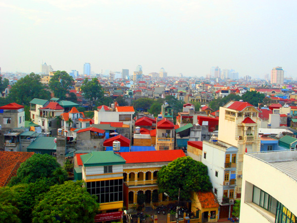 04从酒店阳台上俯瞰河内市区.jpg