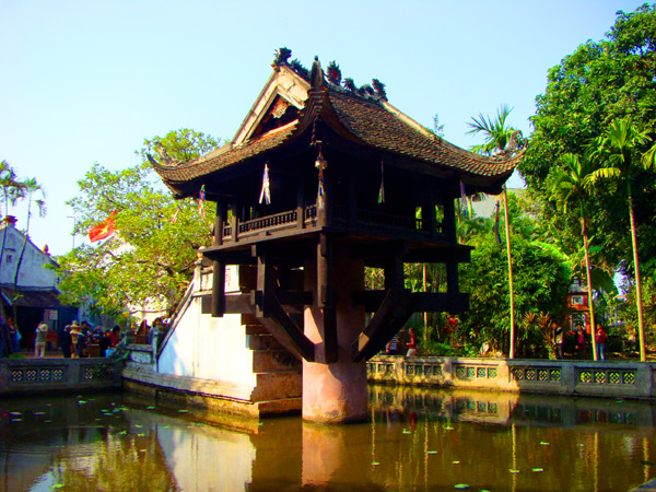 012-越南独具一格的独柱寺.jpg