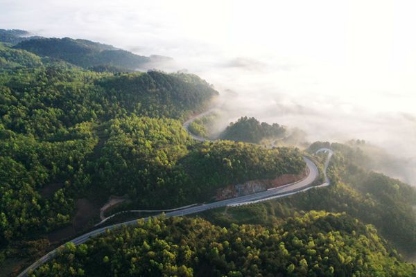 贵州福泉：云雾缭绕 景色美丽