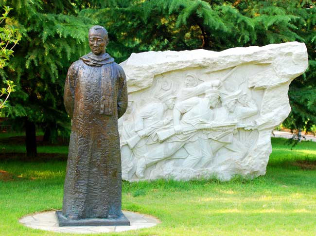 020邱丕振雕像.jpg