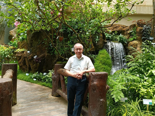 作者黃坤堯.jpg