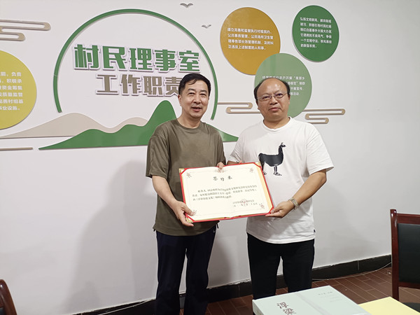 颁发签约聘书_副本.jpg
