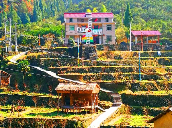 05黄塘村景区的风车景观（摄.jpg