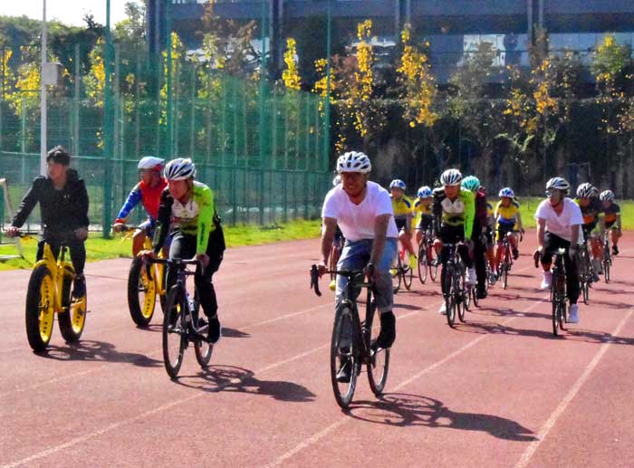 07骑行交流（摄影：冯赣勇）.jpg