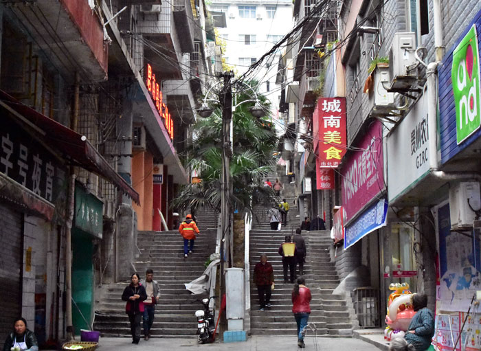 019山城街巷一角（摄影：冯赣.jpg