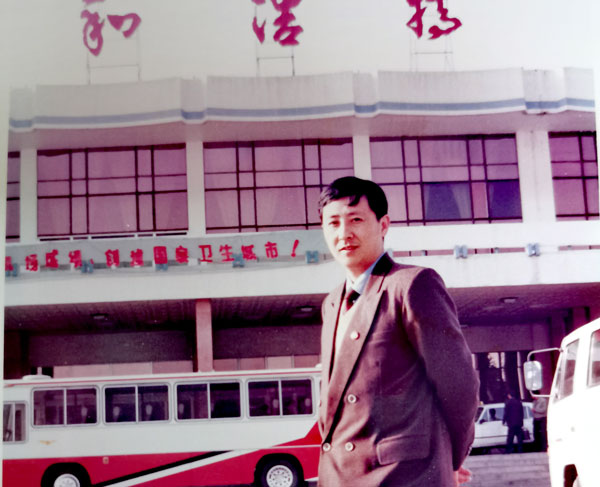 1657183088620353.jpg 02机场留影.jpg