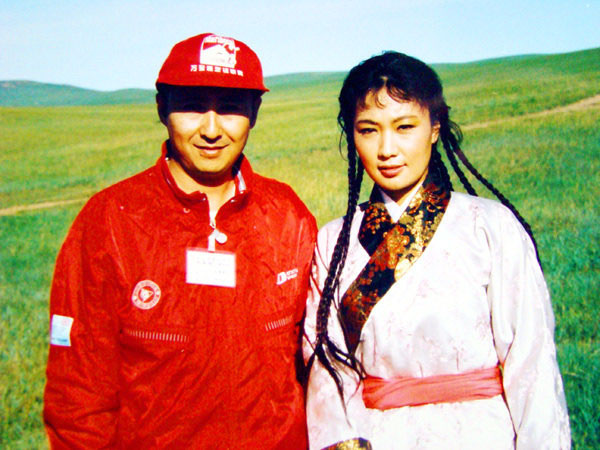 1657183525702084.jpg 033与奥登高娃留影.jpg