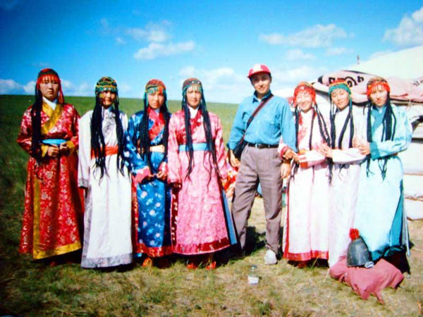 1657183772874677.jpg 040与侍女留影.jpg