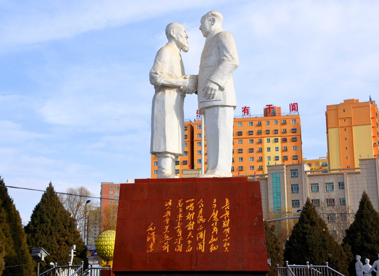 1657694157718172.jpg 030于田县城中的雕像(摄影:.jpg