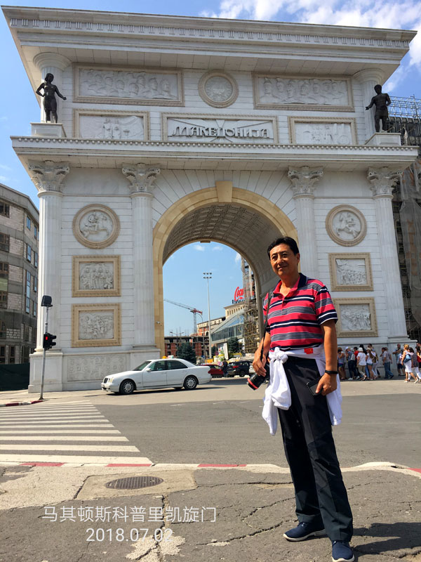 035凯旋门留影.jpg