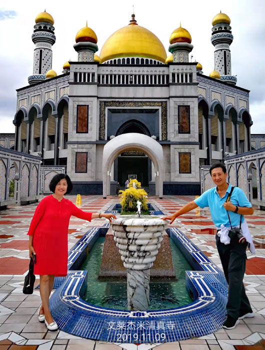 019杰米清真寺留影.jpg