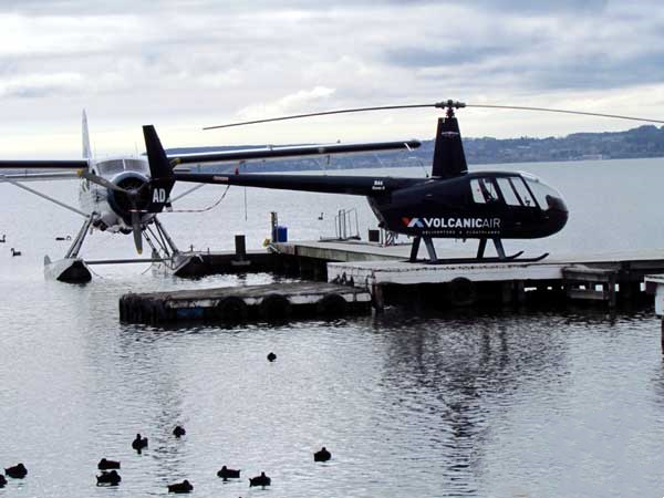 15罗托鲁瓦湖畔的水上观光飞机（摄影：冯赣勇）.jpg