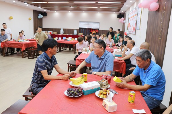 参会嘉宾_副本.jpg