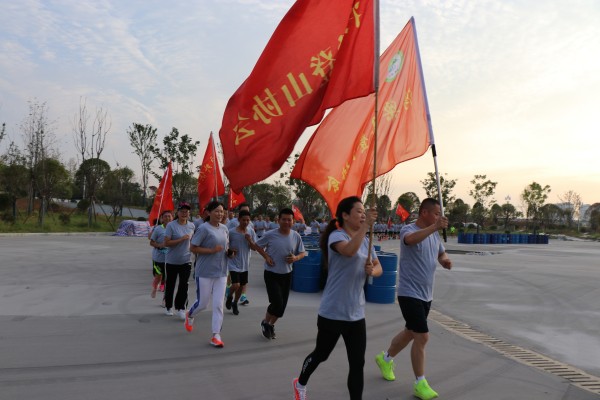 跑步前进_副本.jpg