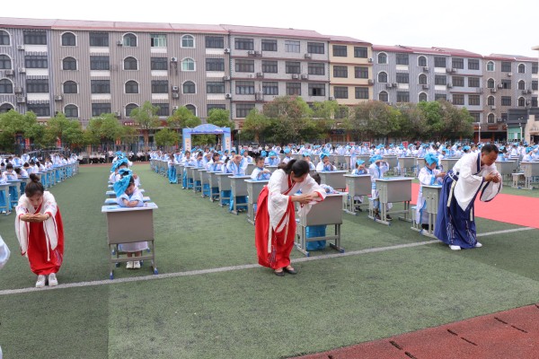 1664178122430271.jpg 行拜师礼_副本.jpg