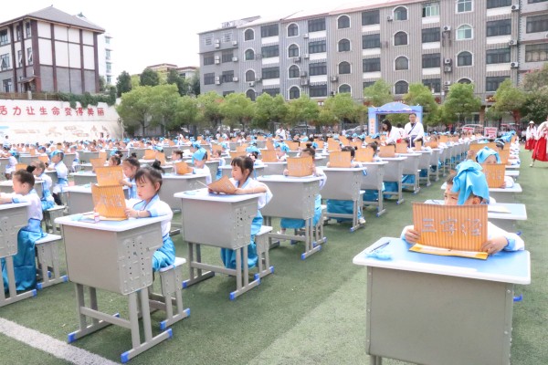 1664178233371020.jpg 诵读《三字经》_副本.jpg