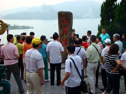 13在日月潭纪念石千拍照的游.jpg