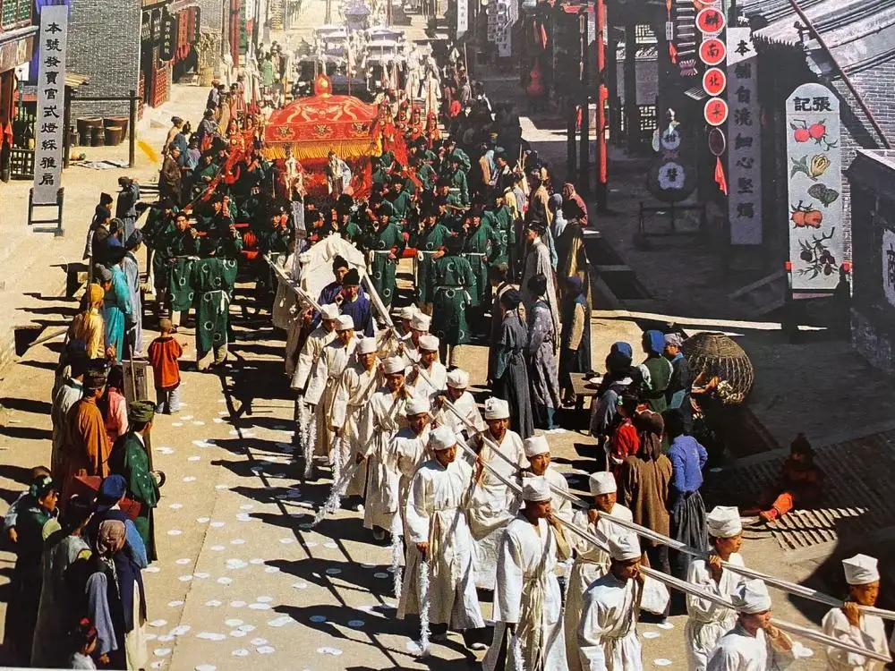 另一张，87版电视剧《红楼梦》秦可卿出殡场景.png