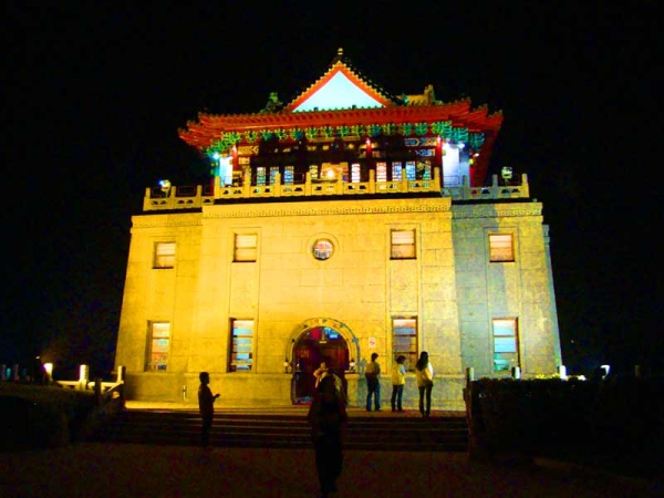 11莒光楼夜景（摄影：冯赣勇）.jpg