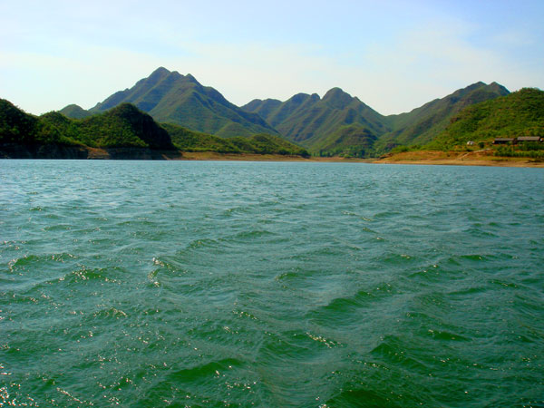 01易水湖风光.jpg