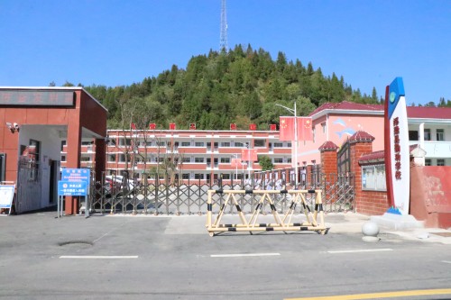勒功学校大门_副本.jpg