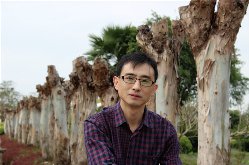 第三届紫荆花诗歌大赛入选作品:子彈穿越歷史躺在和平的博物館