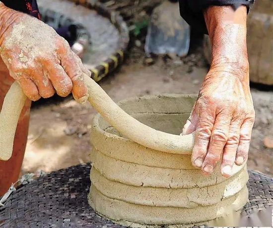 3、泥条盘筑.jpg