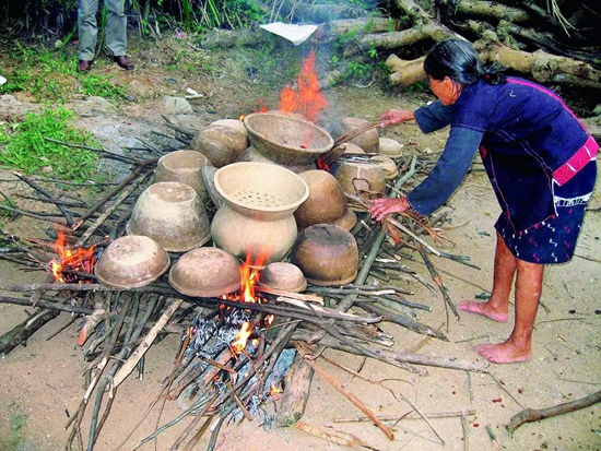 4、黎族烧陶（大图）1.jpg