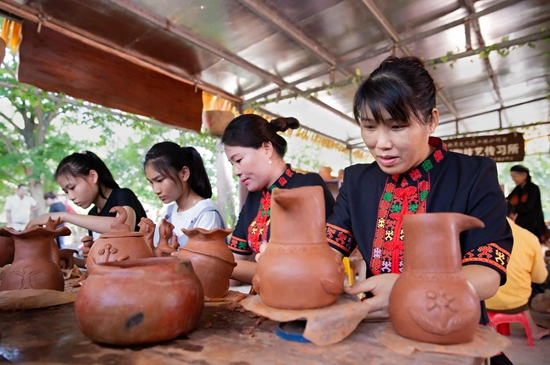 9、传承黎陶技艺（大图）.jpg