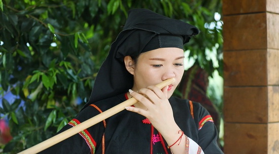 3、鼻箫演奏.jpg