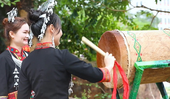 1、独木鼓演奏.jpg