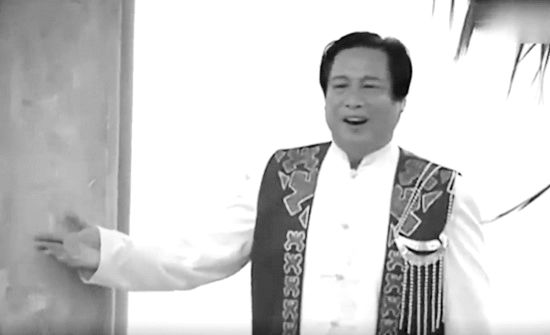 陈忠演唱剧照2·黑白.jpg