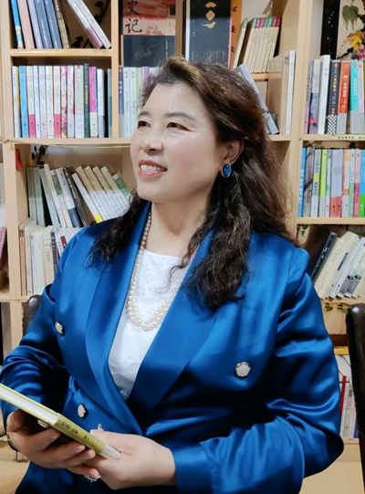 王芳闻:诗人的人文情怀与精神之光——读田继光先生《凡人微光》