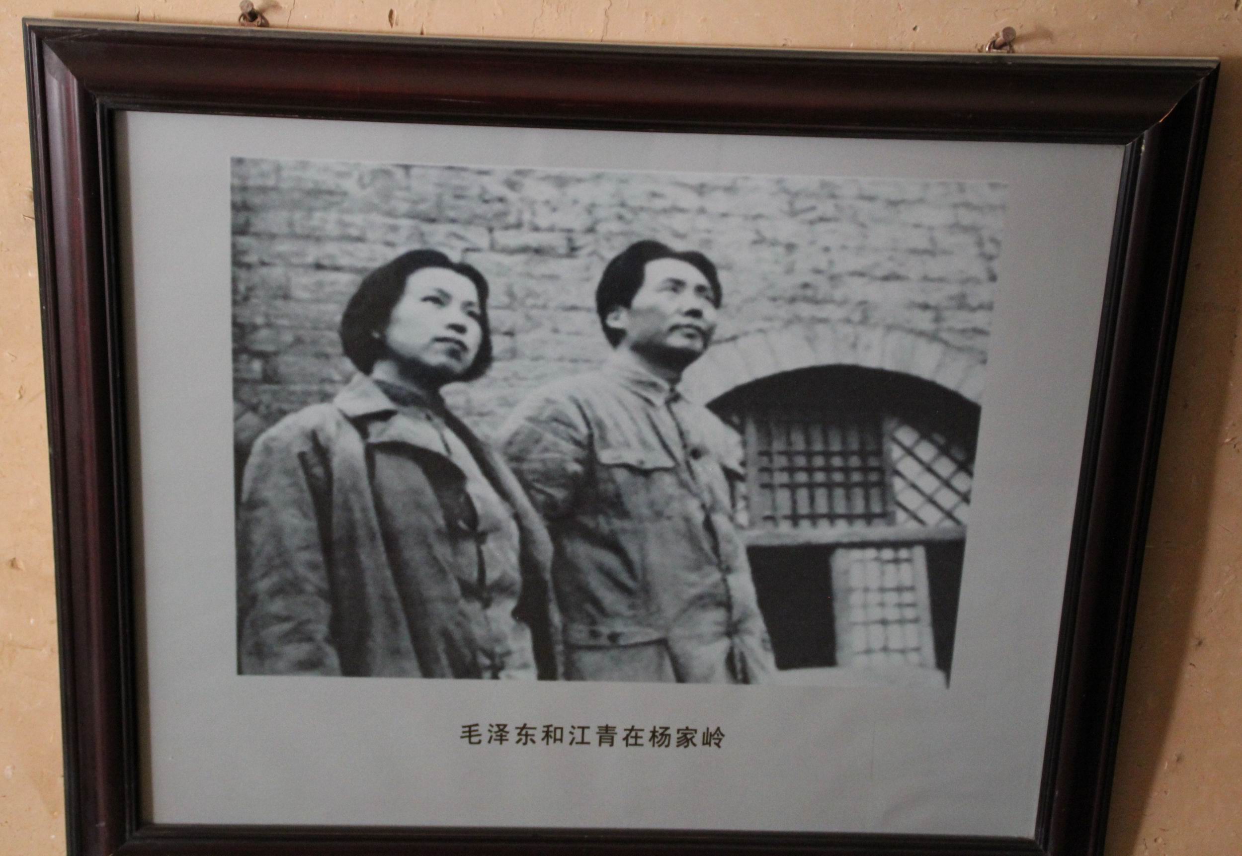 毛江在延安.jpg